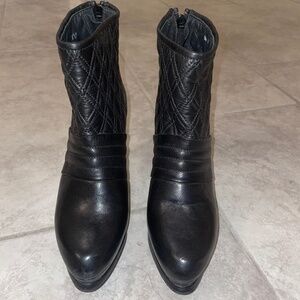 STUART WEITZMAN Black Platform Quilted Booties Size 7.5